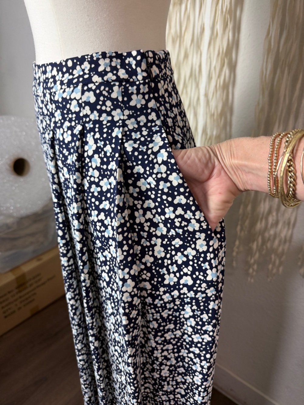 Boden Black & Blue Floral Midi Skirt with Pockets Size 4R - Picture 4 of 8